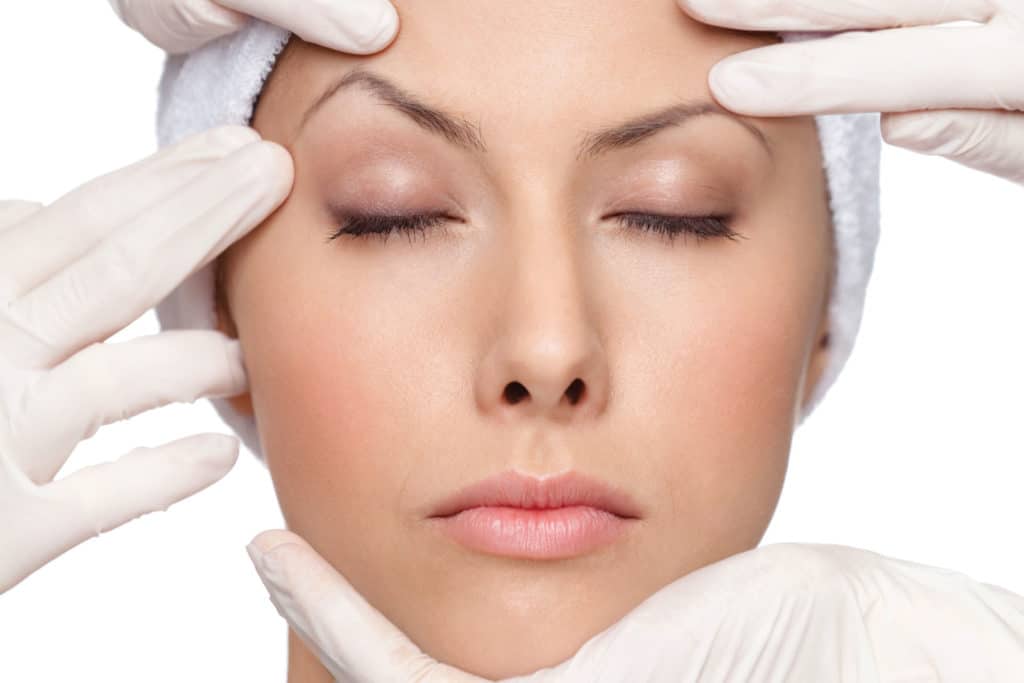 Опухла переносица у ребенка, отекли лоб и глаза: причины, сопутствующие симптомы и лечение