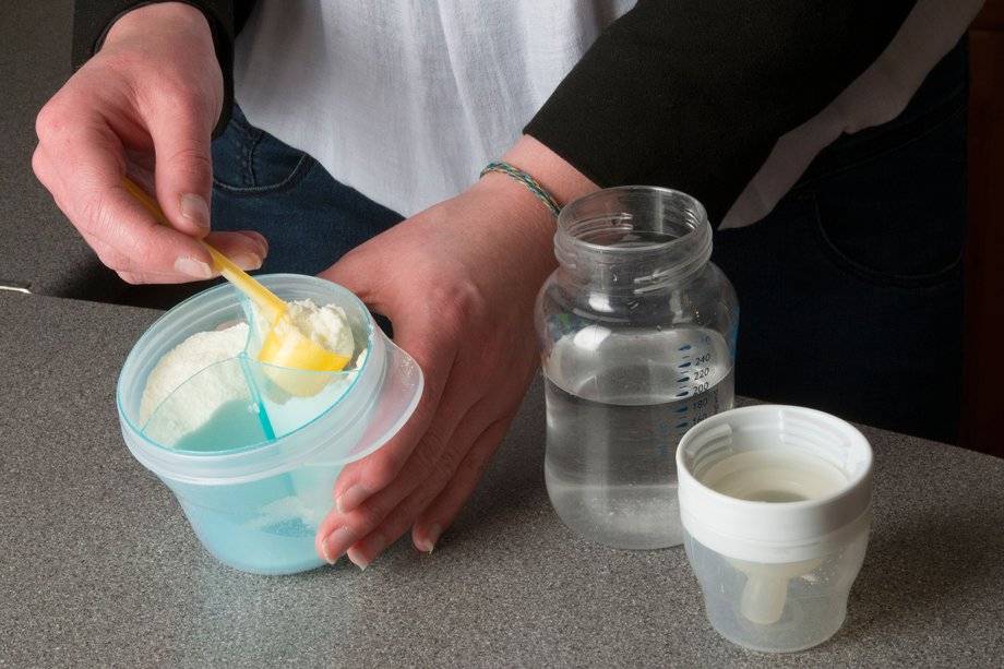 Как стерилизовать бутылочки в микроволновке, мультиварке, кипятить - в домашних условиях?