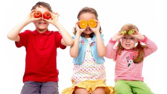 Причины появления неприятного запаха из уха у грудничка и способы устранения проблемы