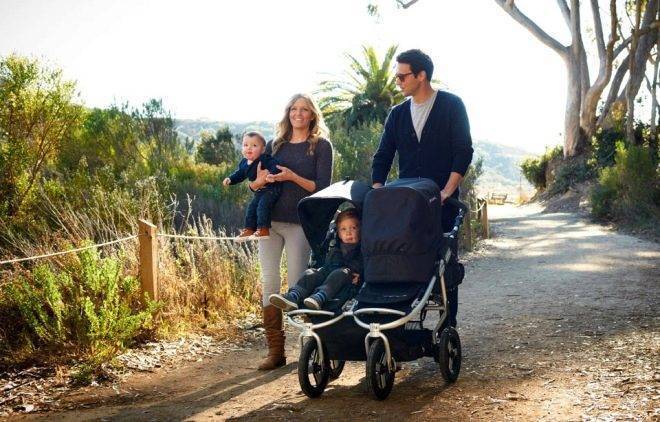 Коляски для двойни: рейтинг лучших - трость, универсальные модели