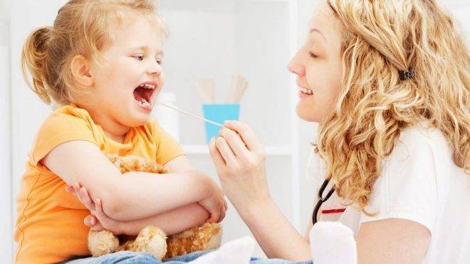 Как лечить горловой кашель у ребенка: медикаменты и народные средства