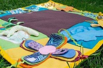 Развитие ребенка в 4 месяца: питание, рост и вес, уход за мальчиком, девочкой