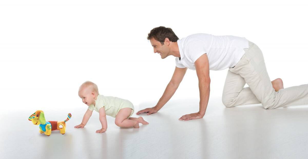 Как научить ребенка ползать в 5-6 месяцев на четвереньках: видео Комаровского
