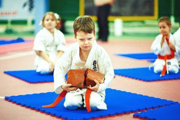 Что делать, если ребенка обижают в школе: советы психолога родителям