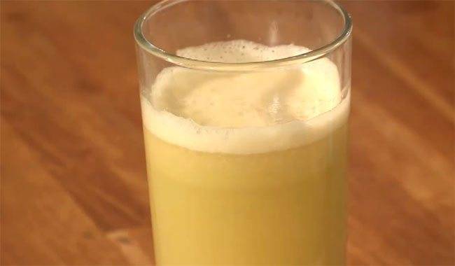 Яблочный сок при грудном вскармливании, березовый и томатный: какие можно маме?