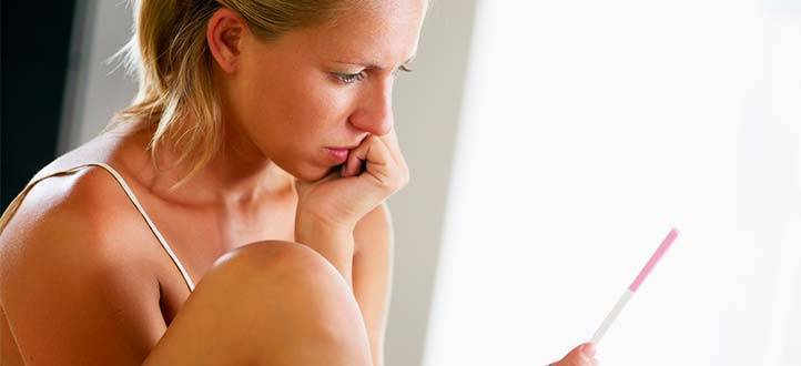 Омывание плода при беременности на ранних сроках: признаки, как отличить от месячных