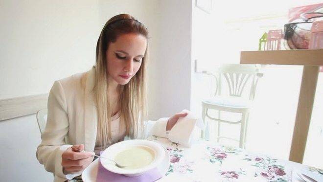 Грудное вскармливание после кесарева сечения: когда приходит молоко?