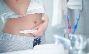 Месячные в середине цикла: причины кровянистых выделений на 12-17 день