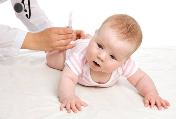 Какие прививки делают детям в 3 месяца: график вакцинации и побочные реакции