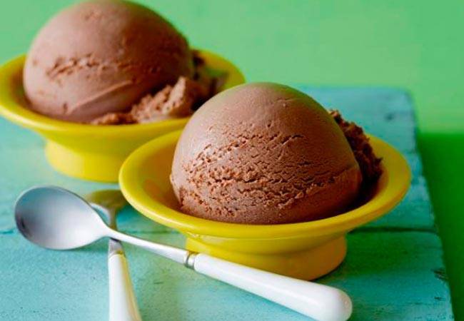 Можно ли кормящей маме мороженое ????: польза и вред при грудном вскармливании