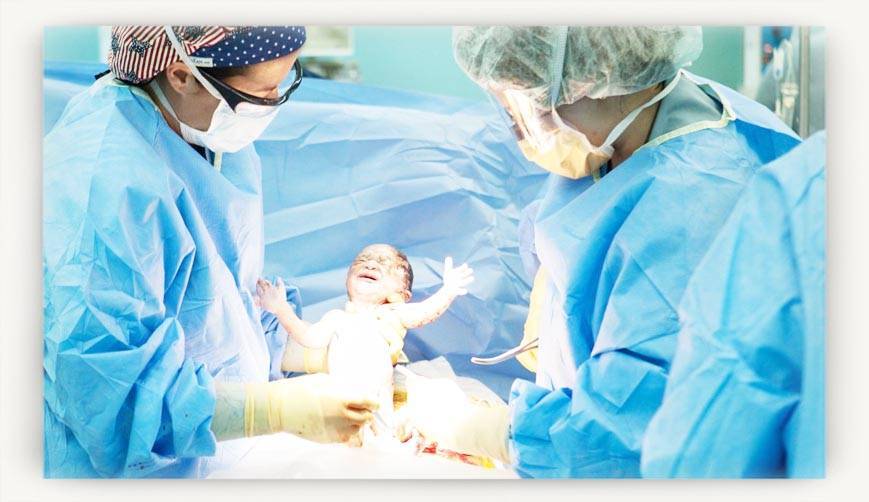 Только по показаниям. когда и как делают кесарево сечение? плановое и экстренное кесарево сечение