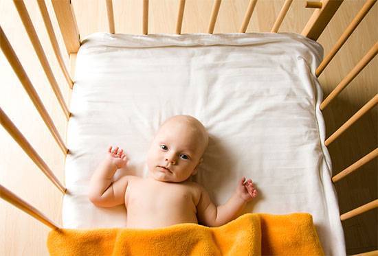 Как отучить ребенка писать в кровать ночью: советы о детях старше 3 лет