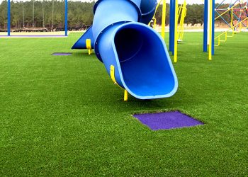 Роль искусственной травы на детских площадках