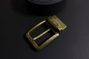 Как выбрать качественную металлическую пряжку для ремня: советы и рекомендации