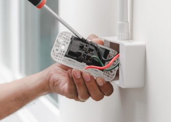 Как выбрать специалиста для подключения бытовой техники: советы и рекомендации