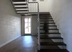 Как выбрать металлические лестницы для сада: практическое руководство