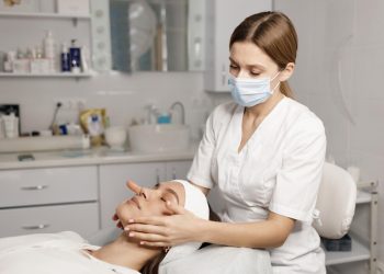 Как выбрать надежного косметолога: Ваш гид по безопасному и эффективному уходу за кожей