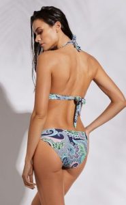 Как выбрать женскую одежду для отдыха и купальники