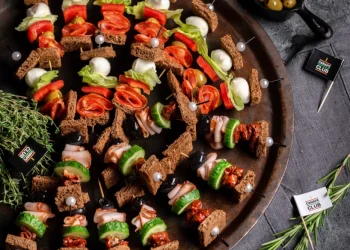 Топ-10 популярных фуршетных наборов для корпоративных событий