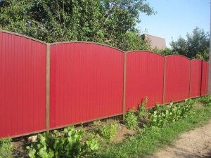 Забор из профнастила под ключ: Как выбрать и установить идеальное ограждение