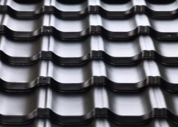 Как выбрать качественную металлочерепицу: ключевые аспекты для успешного выбора