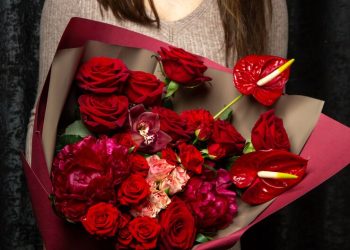 Как выбрать подарок для любимой девушки: искусство дарения, основанное на любви и внимании