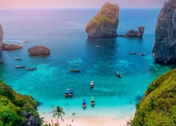 Куда поехать на море в феврале