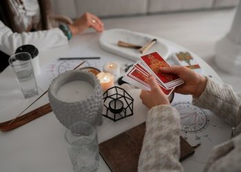 Консультация таролога: что спрашивают чаще всего