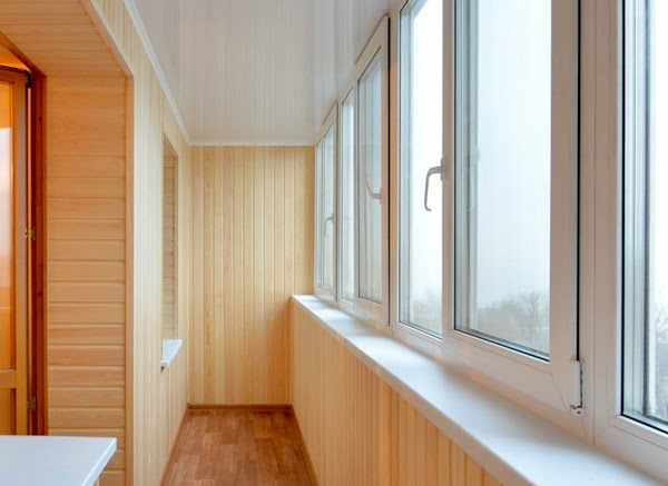 Преимущества и недостатки остекления балкона