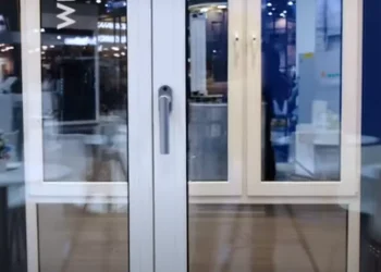 Алюминиевые штульповые двери: особенности, преимущества и сферы применения