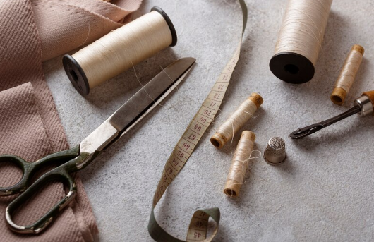 Основные инструменты для шитья: что нужно купить начинающей швее