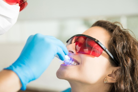 Особенности проведения профессиональной чистки зубов