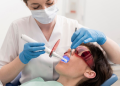 Особенности проведения профессиональной чистки зубов