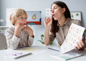 С какого возраста лучше начать водить ребенка к логопеду: советы и рекомендации