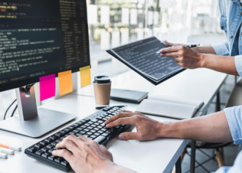 Как выбрать хостинг и домен для сайта: сравнение и рекомендации