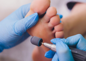 Почему важен подологический педикюр и как его правильно делать