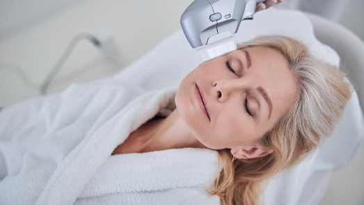 Особенности RF-лифтинга: современный подход к омоложению кожи