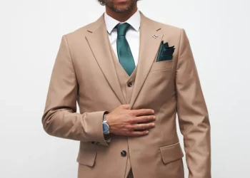 Как подобрать костюм на выпускной ребенку