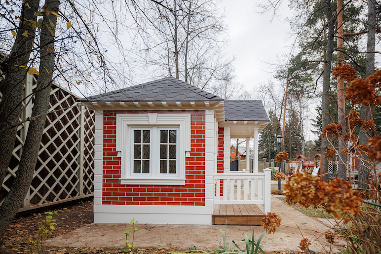 Как организовать игровую зону для ребёнка на даче: от песочницы до настоящего домика