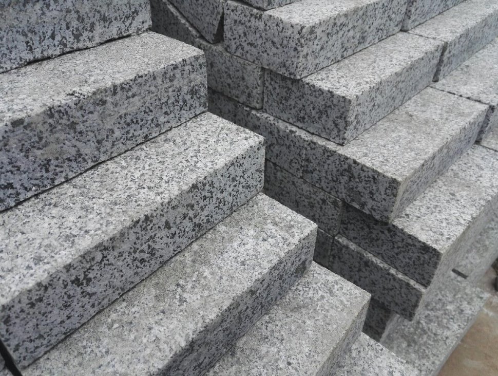 Инновационные способы применения бордюра из гранита в архитектуре и дизайне