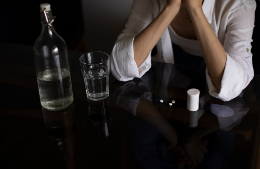 Как понять, что пора лечить запой: вовремя распознать опасность