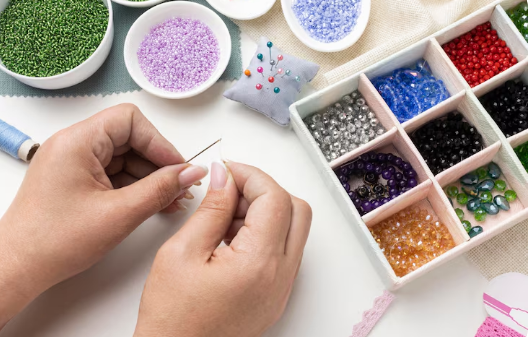 Как выбрать бисер для рукоделия: путеводитель в мире маленьких бусин