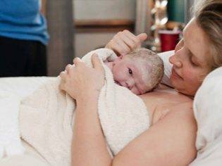 Как лежит ребенок в животе: расположение плода по неделям беременности