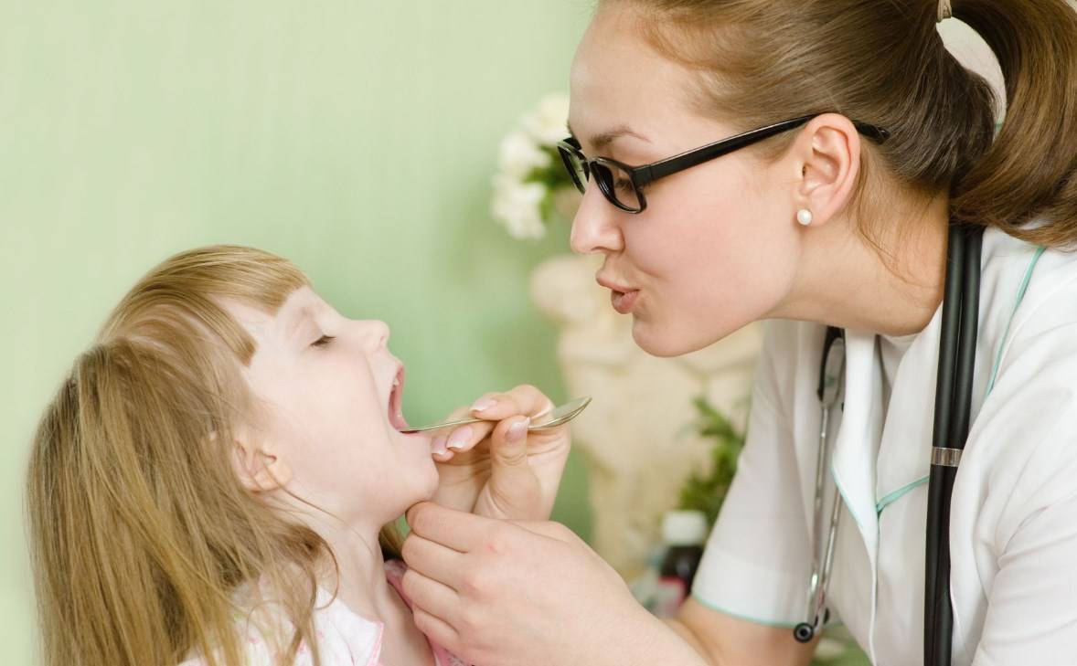 Массаж при кашле и бронхите у детей для отхождения мокроты: дренажный и вибрационный