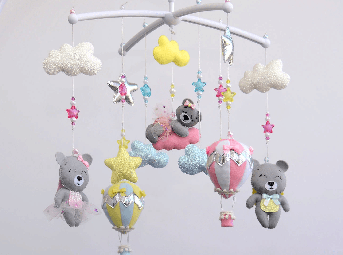 Мобиль на кроватку для новорожденных ???? своими руками: мастер-класс и идеи