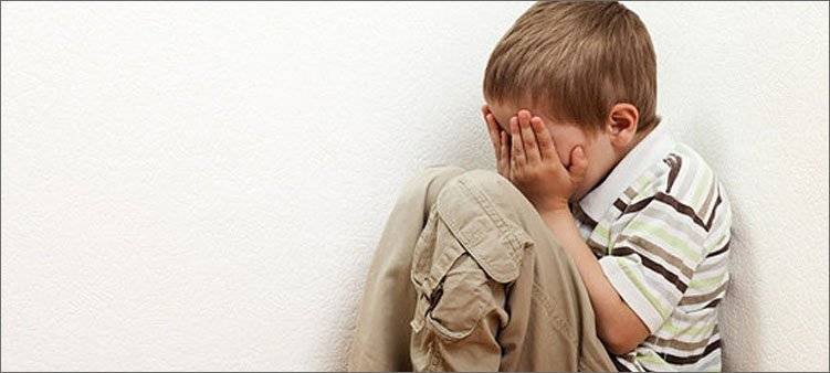 Ребенок боится темноты: почему и что делать, как побороть страх?