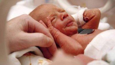 На какой неделе рожают первого ребенка, когда роды происходят на нормальном сроке, сколько длятся?