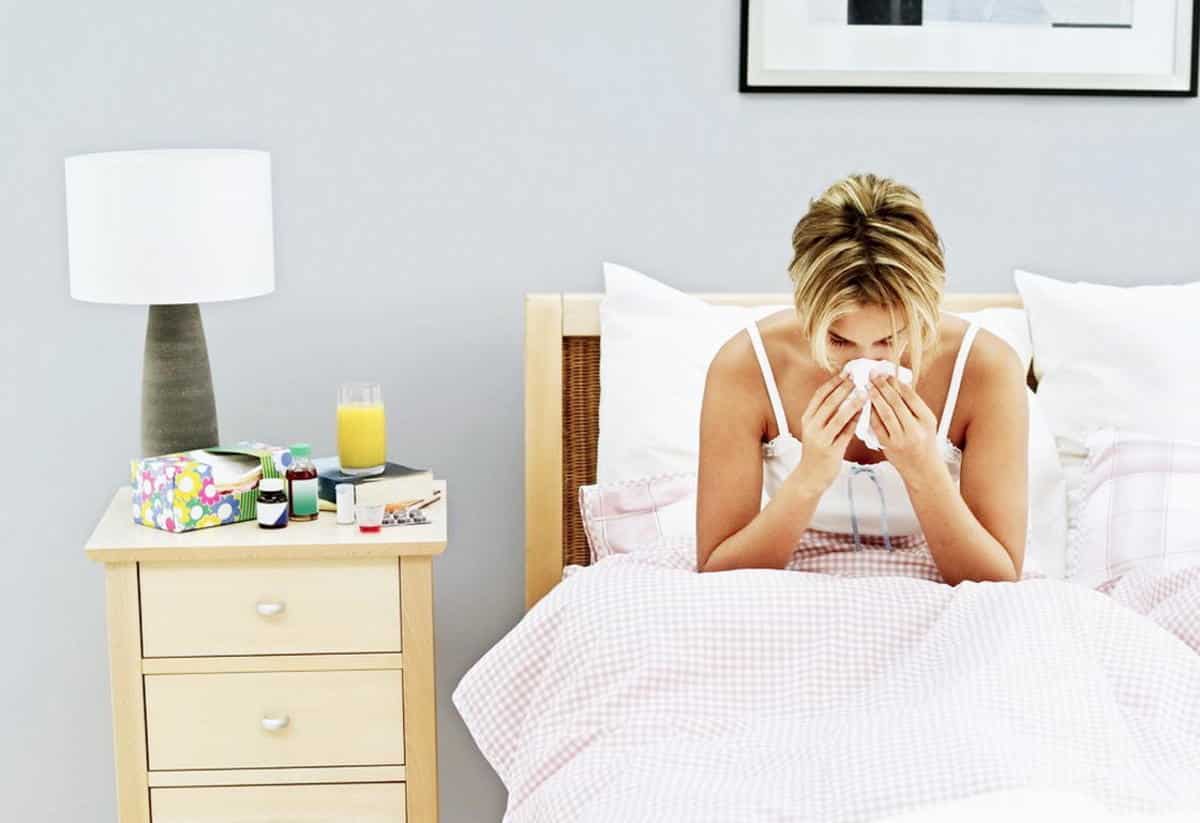 Чем лечить простуду при грудном вскармливании: лекарства кормящей маме от ОРВИ