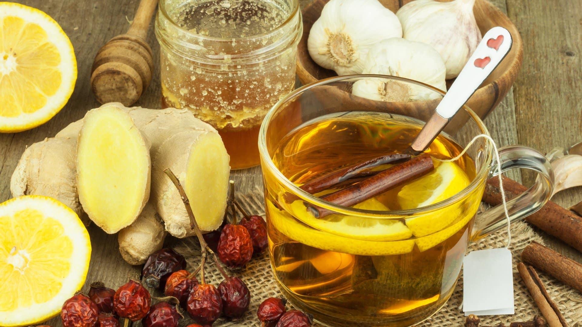 Лечение простуды у детей при первых признаках: лекарства и народные средства