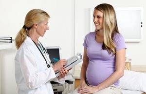 Почему при беременности пупок может вылезать, темнеть и становиться горячим, что делать?